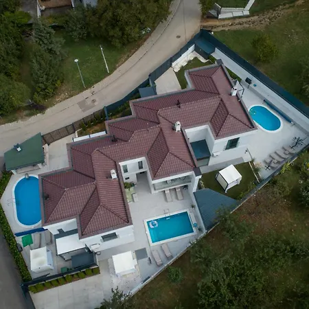 Mi Casa *